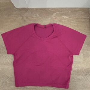 Lululemon Size 8 Raspberry Swiftly Tech Cropped Short-Sleeve Shirt 2.0